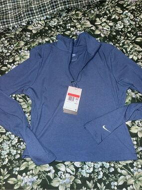 Nike women’s Blue Long-Sleeve Quarter-Zip  ribbed top cropped